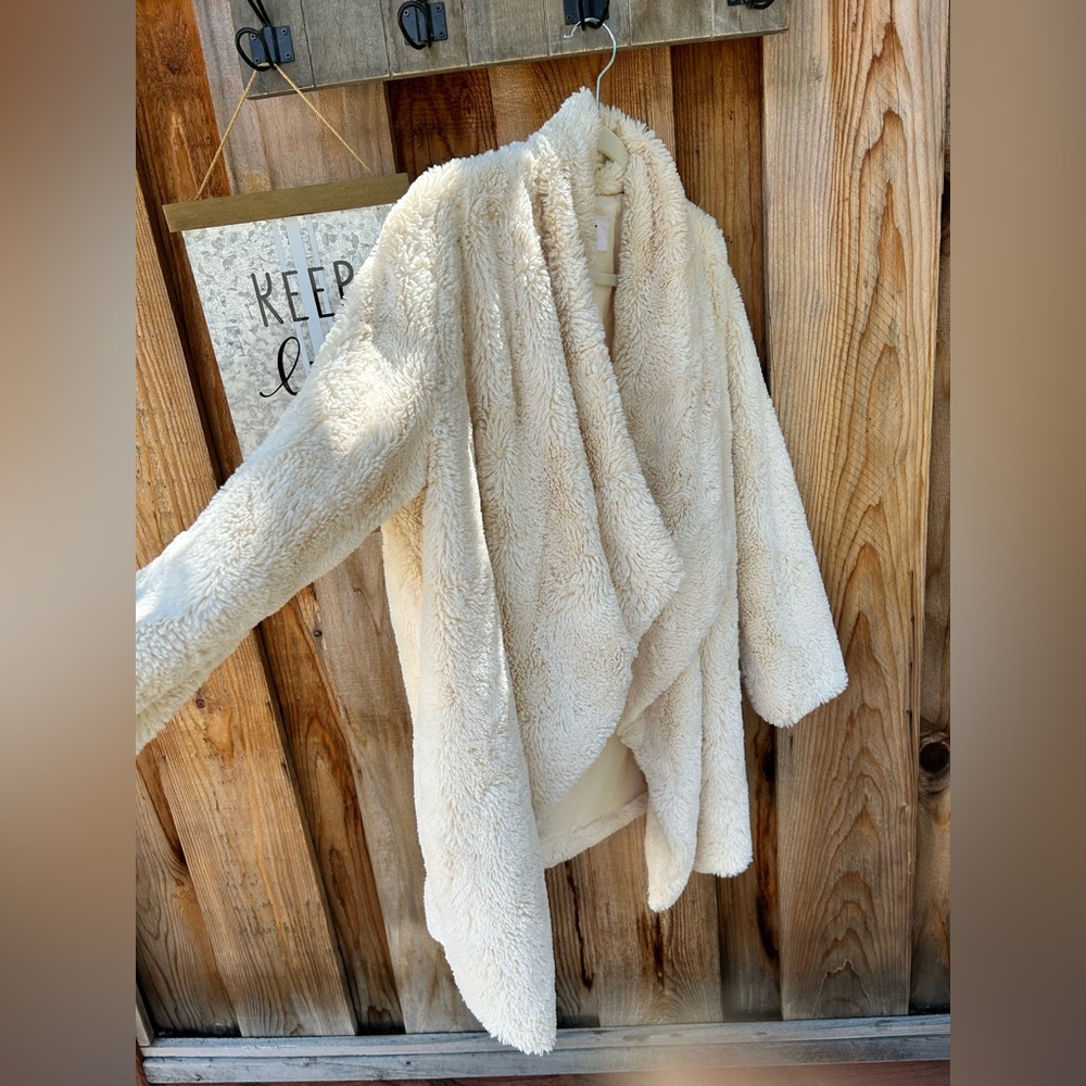 EUC Jack by BB Dakota fuzzy cream jacket size medium - Picture 5 of 9